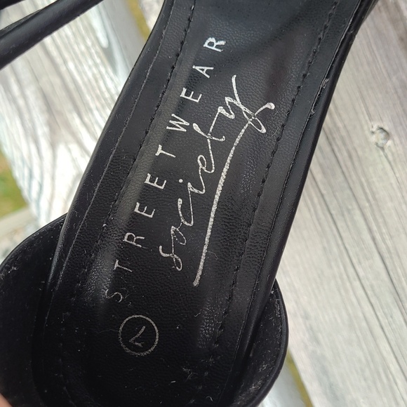 Black High Heels - Picture 2 of 5